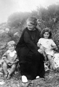 maria-montessori-children-10