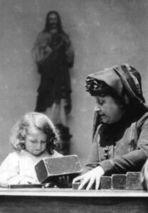 maria-montessori-children-19
